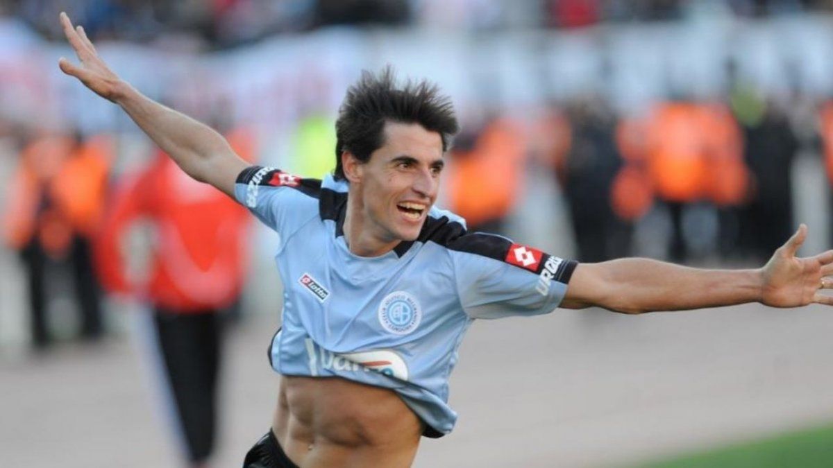 Farré festejando su gol más recordado en Belgrano en el ascenso ante River en 2011.