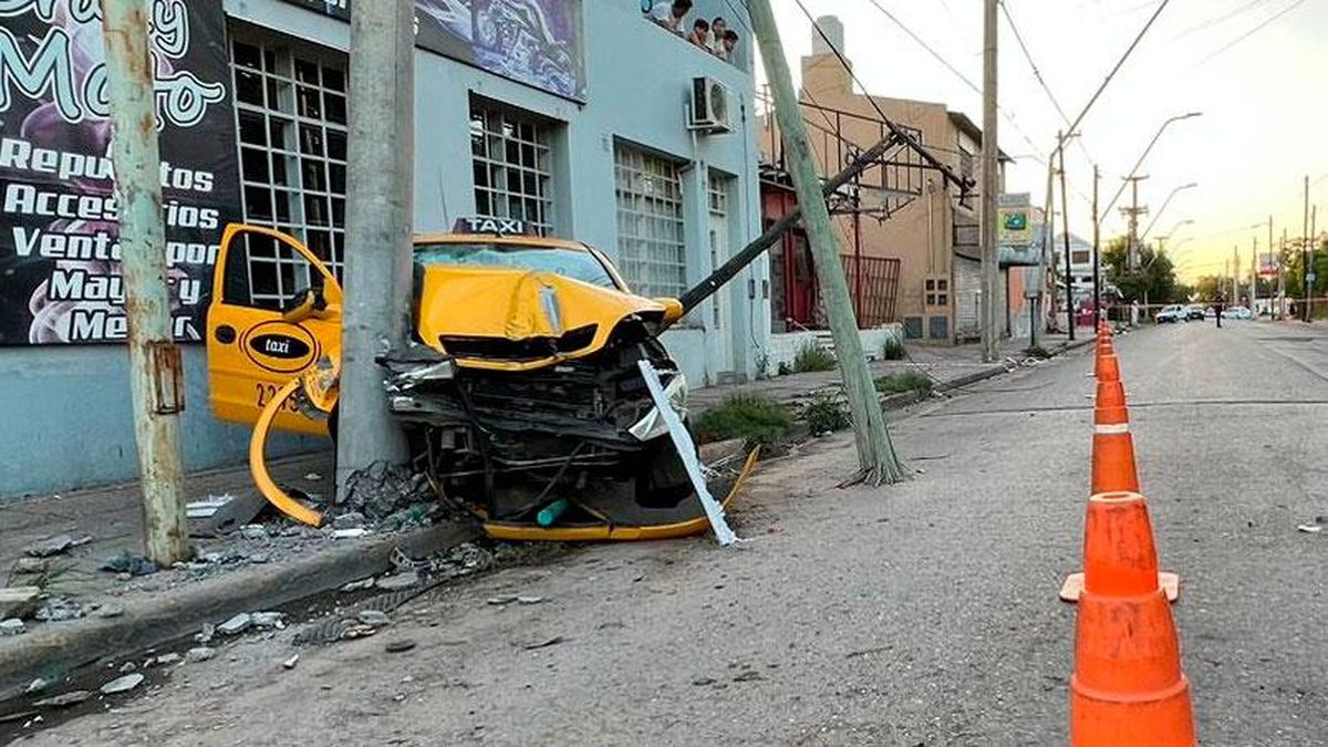 Así quedó el taxi donde murió asesinado su conductor tras las puñaladas propiciadas por Carmona.
