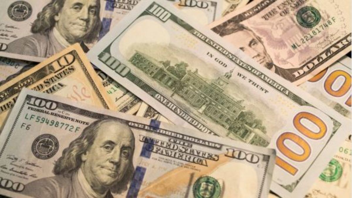 El dólar blue continuó con su fuerte rebote y cerró en el récord $355