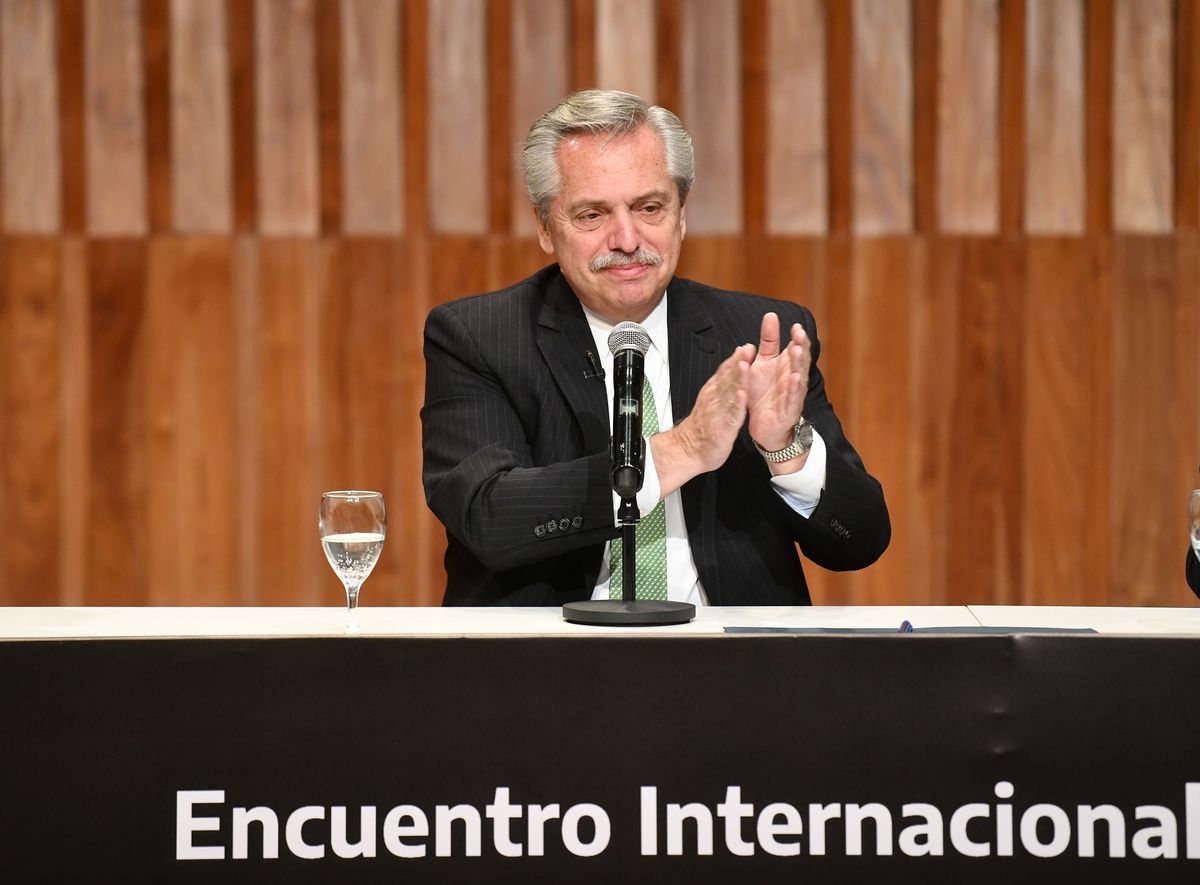El presidente Alberto Fernández encabezó esta mañana en el CCK la apertura del Encuentro Internacional por la Vivienda