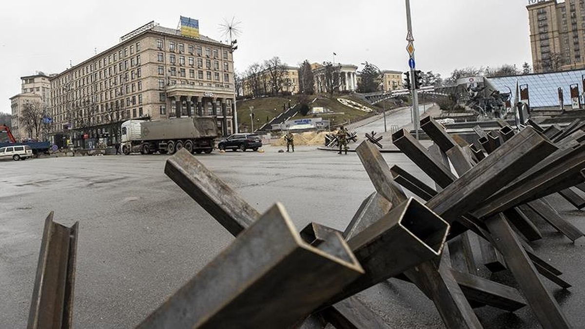 Ataques sacuden la periferia de Kiev y cancilleres de Ucrania y Rusia se reúnen en Turquía