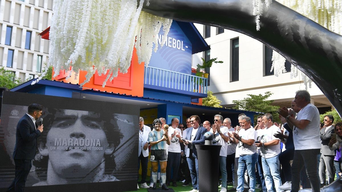Infantino, Domínguez y Tapia recuerdan a Maradona en el segundo aniversario de su muerte