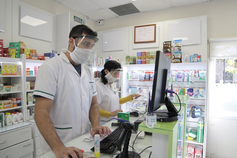 Trabajadores de farmacias paran el viernes: solicitan ser vacunados