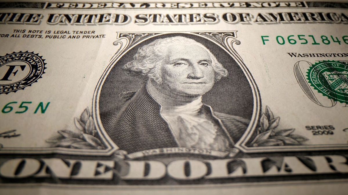 El dólar blue continuó en baja y cerró la semana en $203