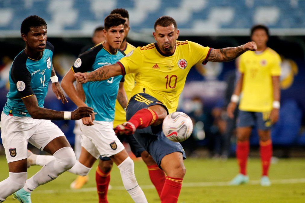 Colombia venció a Ecuador en el debut de Piero Hincapié.