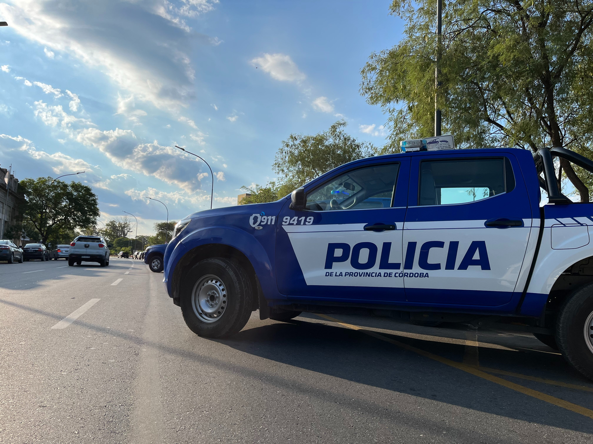 La policía cordobesa respondió al llamado y se inició una persecución que culminó en calle San Jerónimo y Sargento Cabral.