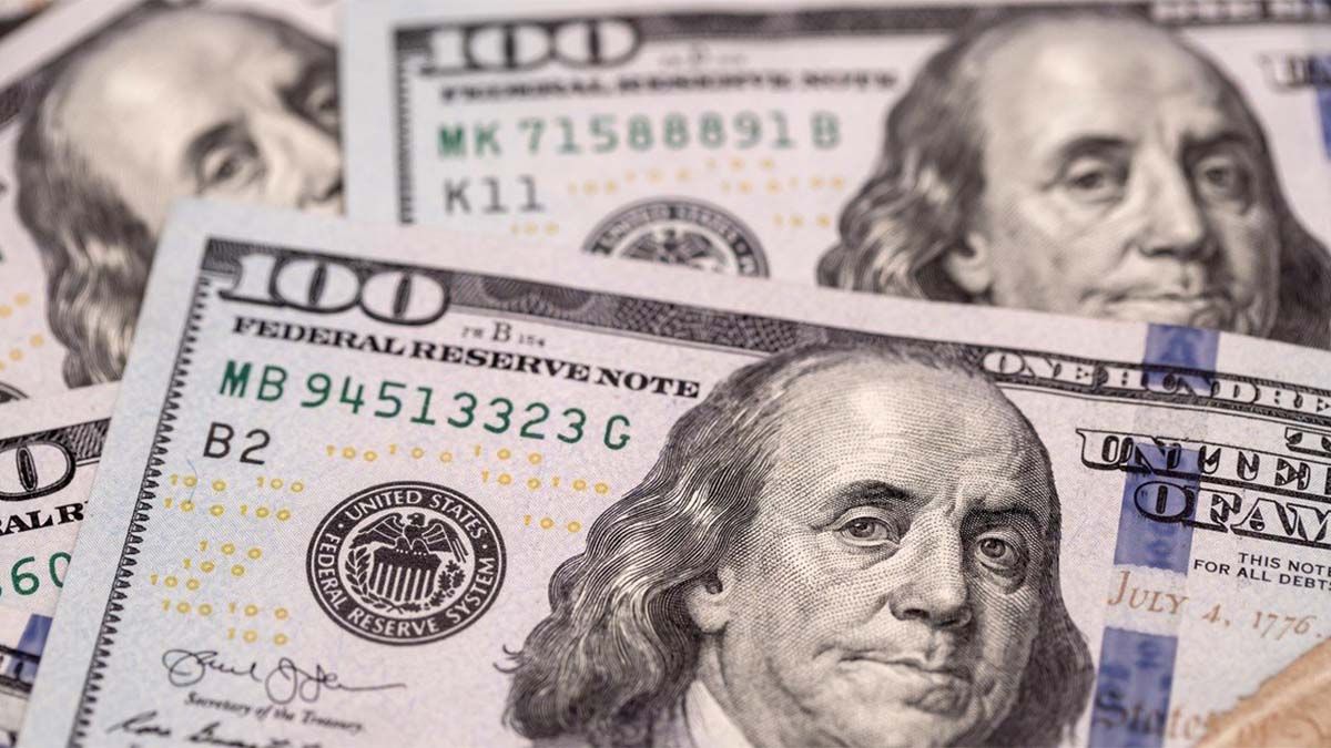 La cotización del dólar blue abrió la semana en baja