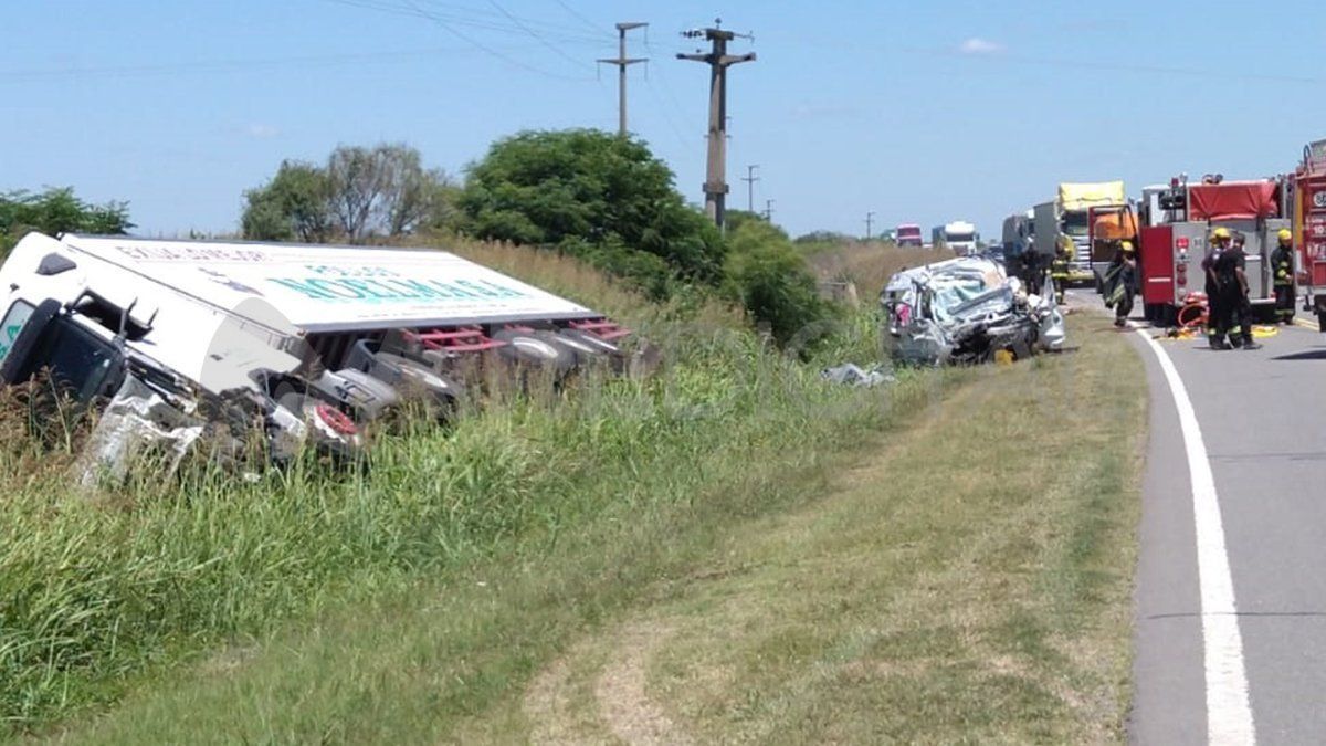 Tragedia en Santa Fe: cuatro muertos por un choque frontal entre un auto y un camión