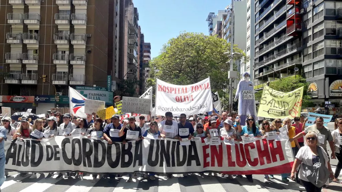 Foto de una marcha de los trabajadores de Salud realizada en 2022. Foto: Archivo La Nueva Mañana.