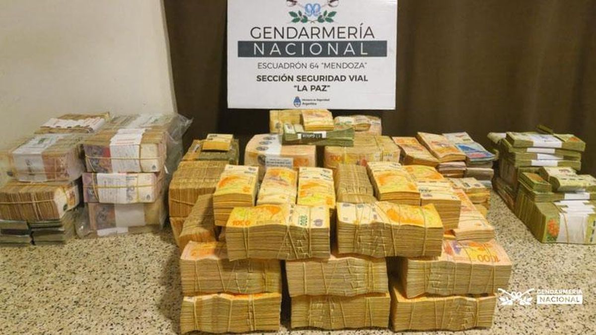 El dinero secuestrado por Gendarmería Nacional. Foto: Gendarmería Nacional.