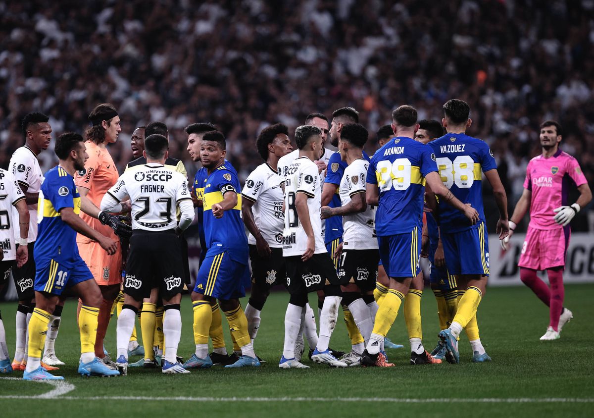Boca no levanta y sufrió un duro golpe en Brasil
