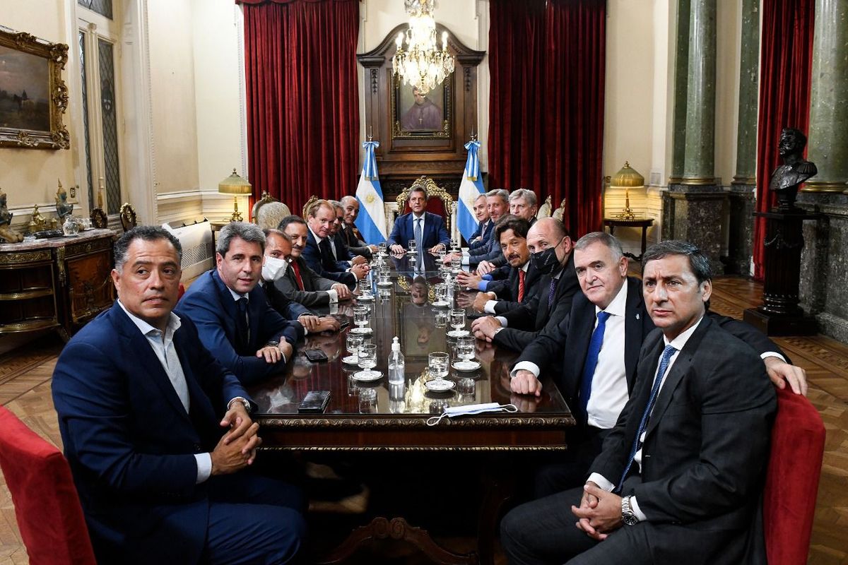 Sergio Massa recibió a los gobernadores en el marco del debate por el Acuerdo con el FMI.