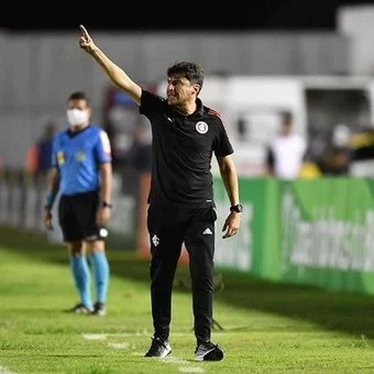Cacique Medina dejó de ser técnico de Inter de Porto Alegre