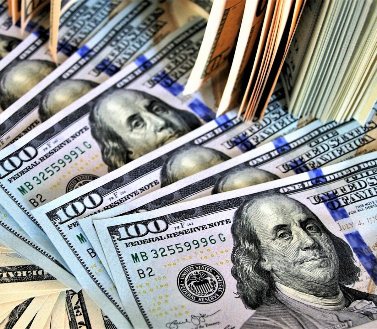 El dólar blue registra nuevo aumento en su cotización y alcanzó su máximo histórico
