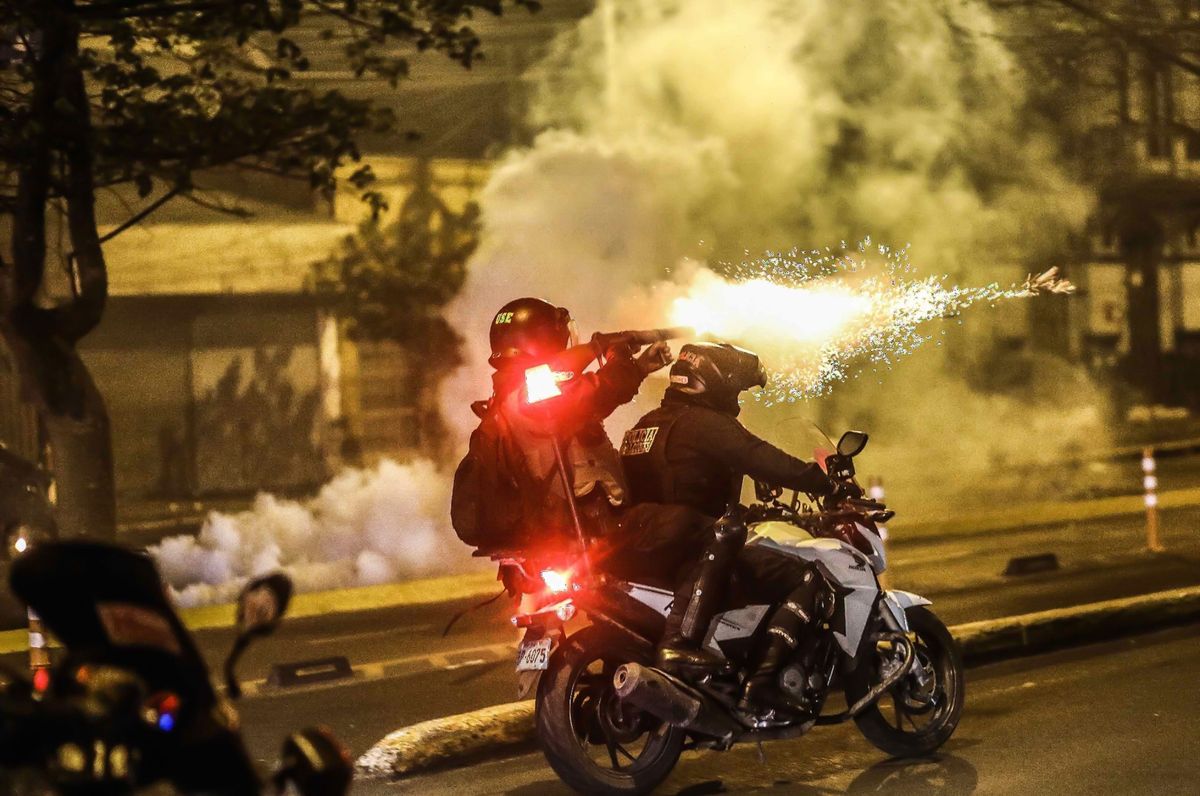 Violentos disturbios dejaron unos 25 policías heridos en Lima