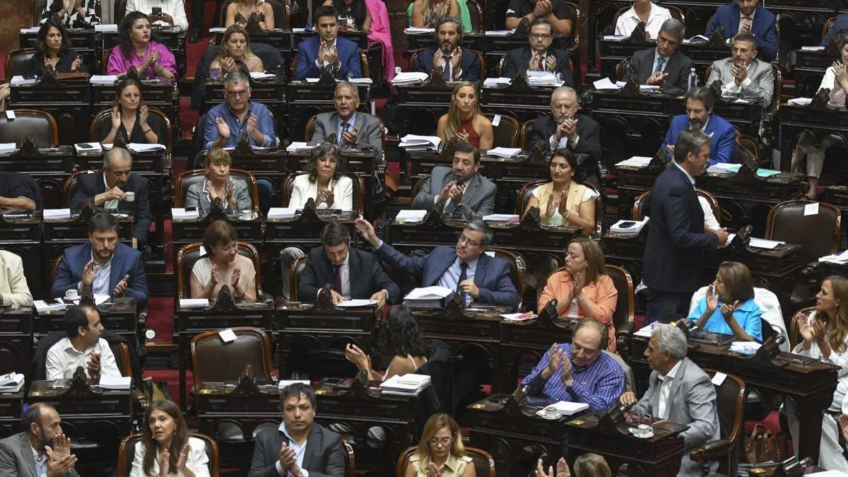 En una tensa sesión, el oficialismo de LLA en Diputados defendió la ley Bases