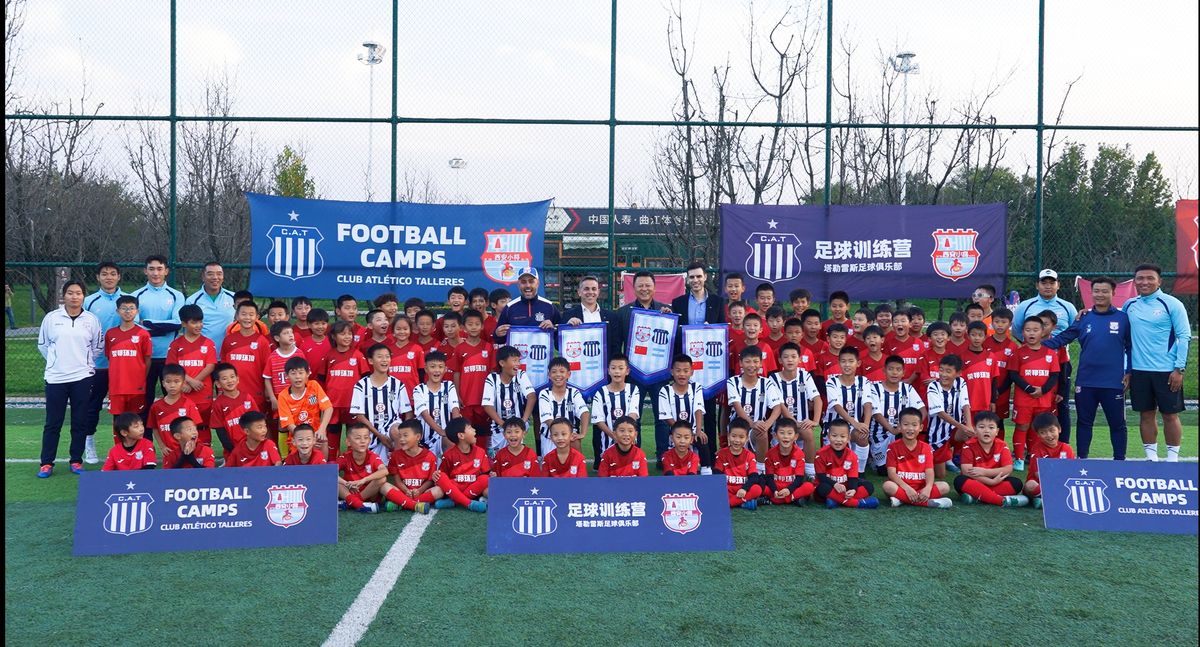 Talleres abrió una escuela de fútbol en China, donde ya entrenan más de 300 chicos