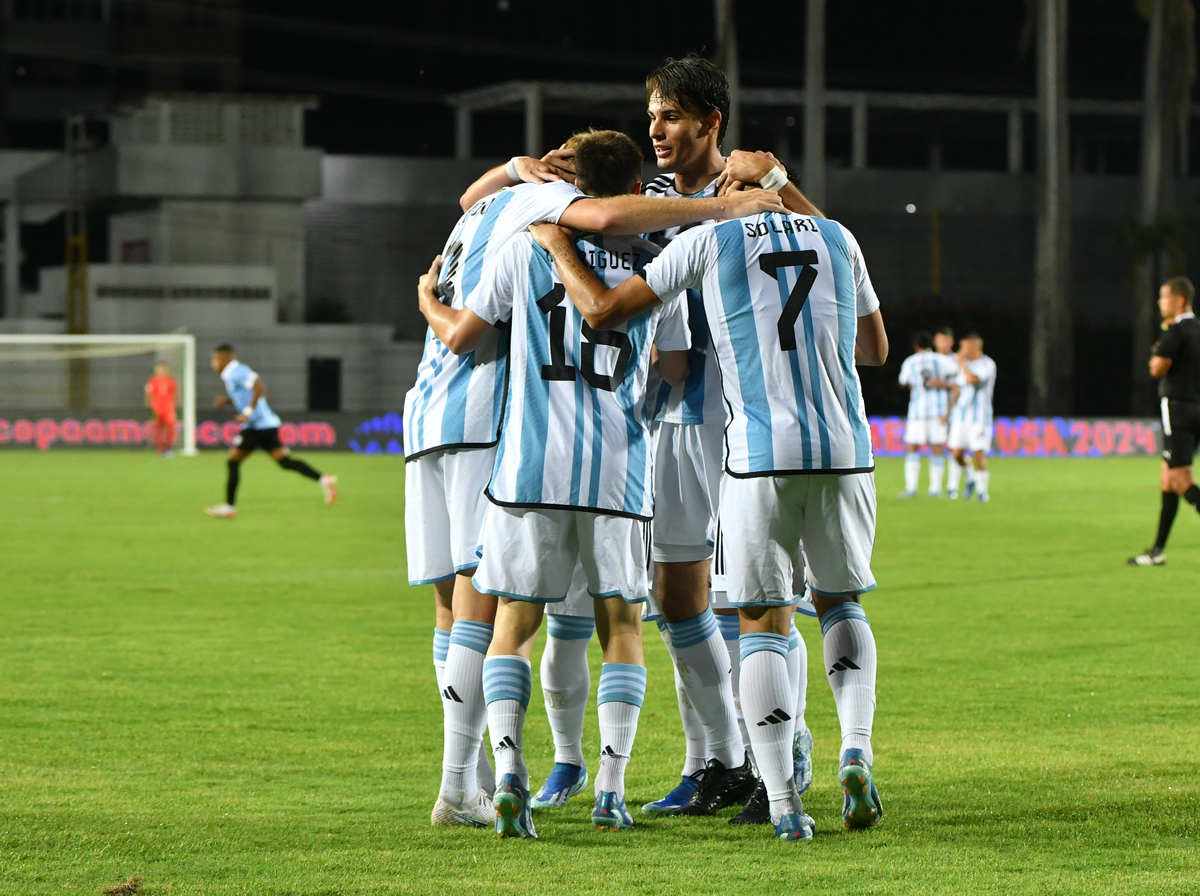 Argentina enfrentará esta noche a Venezuela por sexta ocasión en torneos clasificatorios a los Juegos Olímpicos.