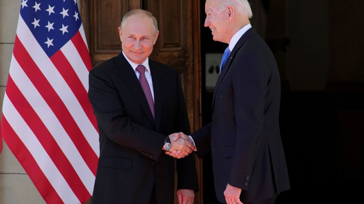 El Kremlin considera prematuro hablar ahora de una cumbre entre Putin y Biden