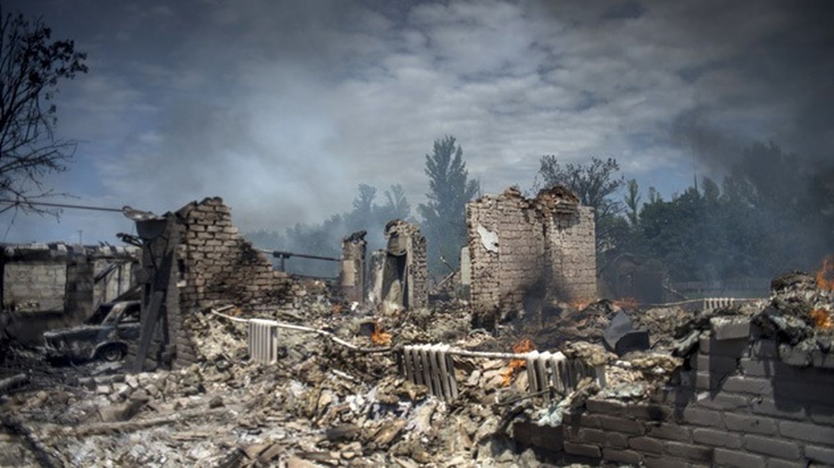 Bombardeos rusos contra Kiev dañan edificios y dejan heridos