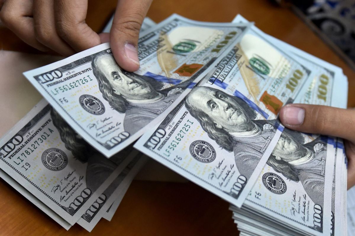 Tras abrir la jornada en alza, el dólar blue cerró a $199,50