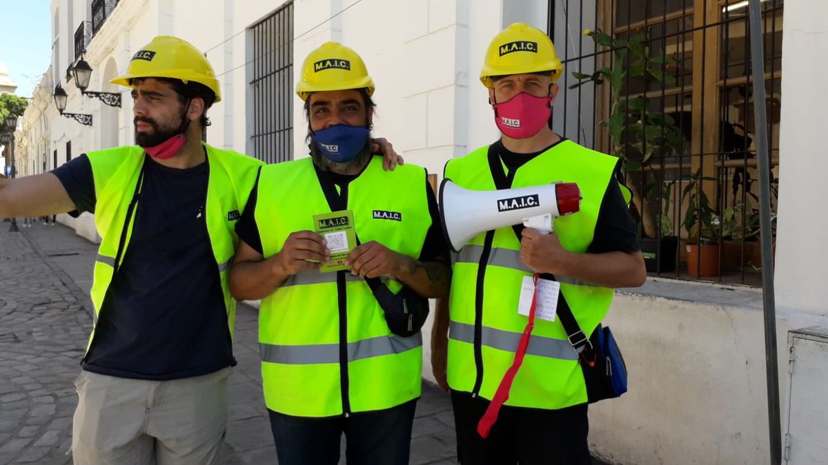 Artistas auto convocados, por una sonrisa en el centro de Córdoba